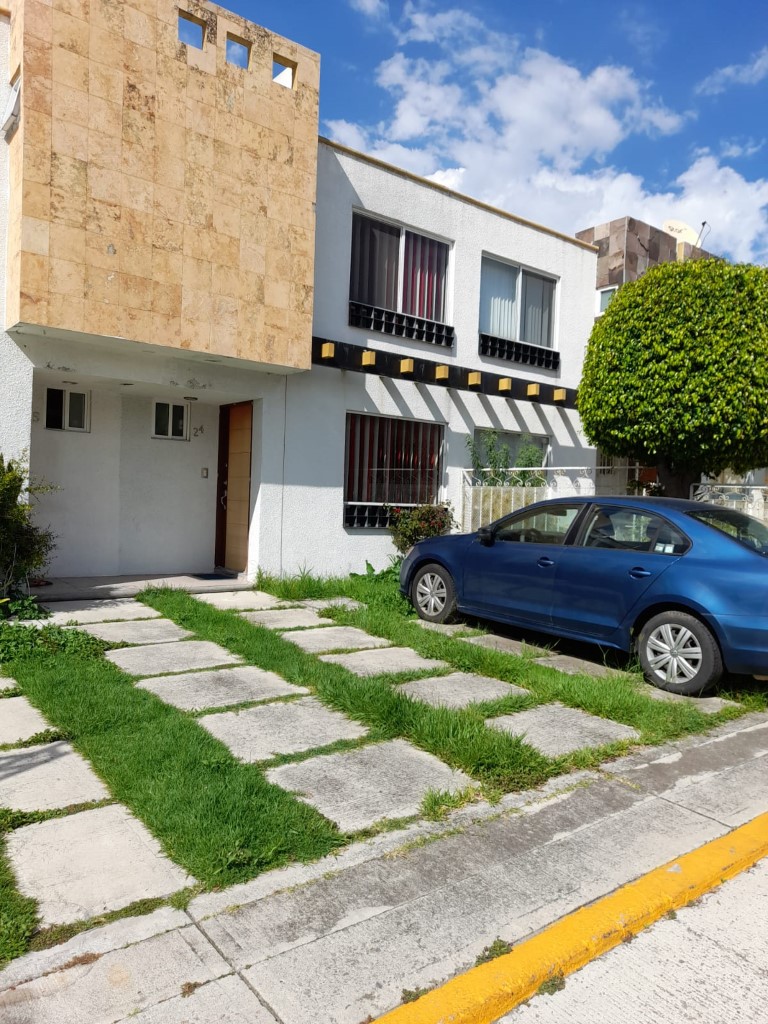 Casa en renta en Fraccionamiento Los Héroes, cerca del periférico